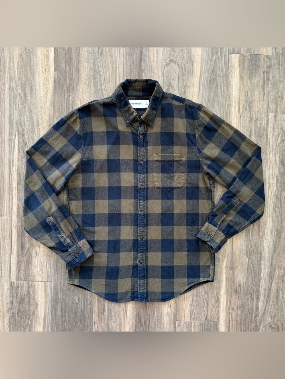 Abercrombie & Fitch Button-Down Flannel Shirt in Green & Navy Plaid Size M